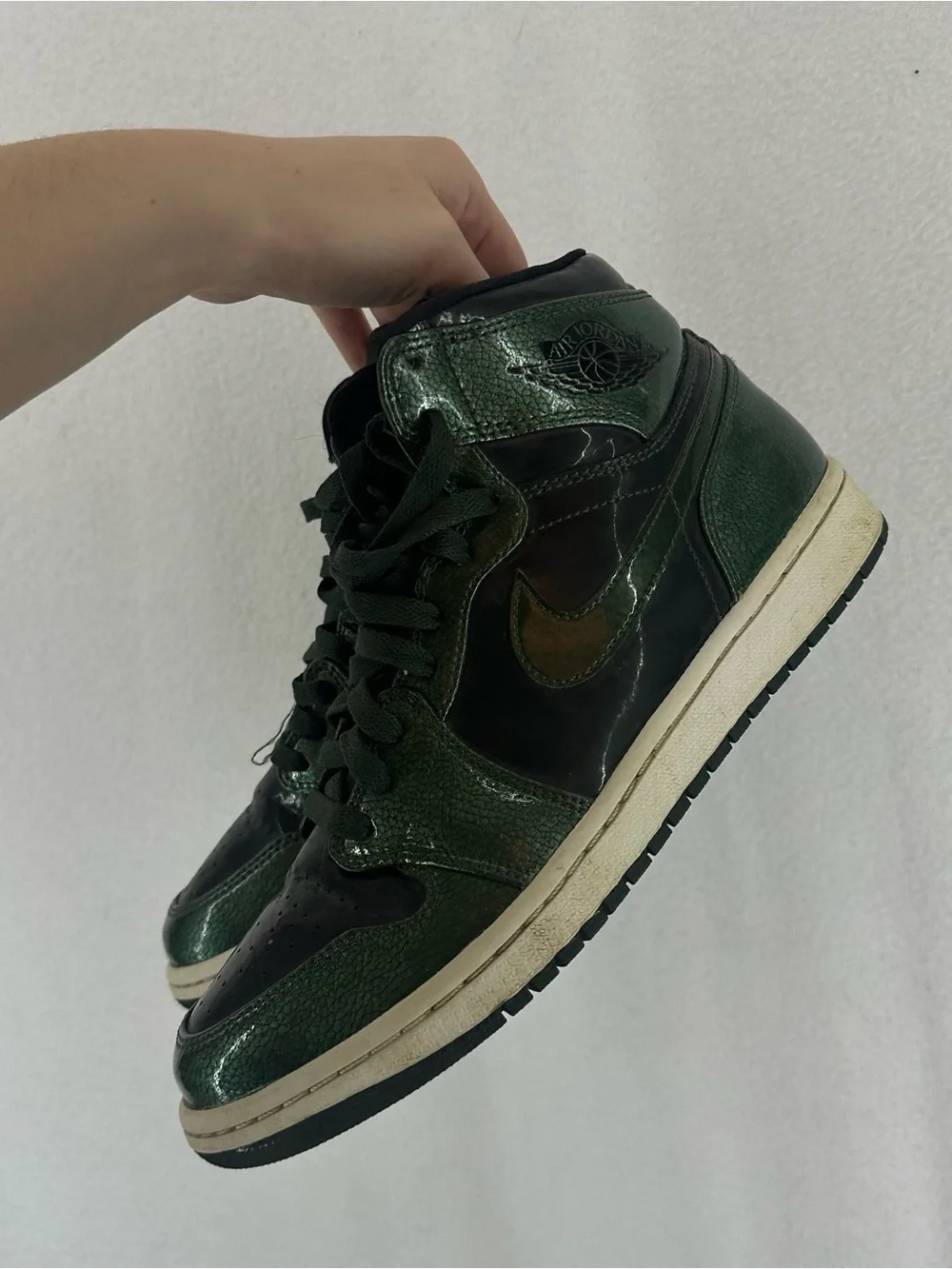 Nike Air Jordan 1s Grove Green Sneakers Mens 9